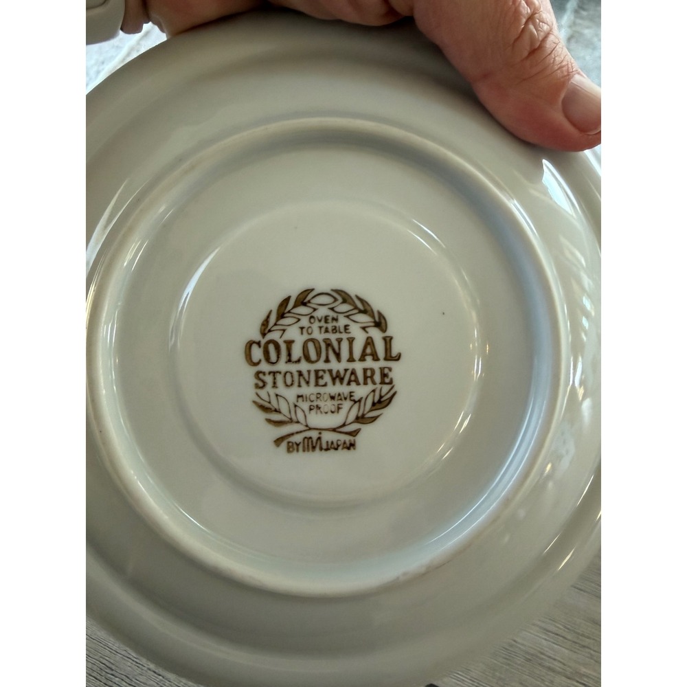 Vintage set 8 Colonial Stoneware Caroline dinner plate 7 dessert plates 1 saucer - Picture 4 of 6